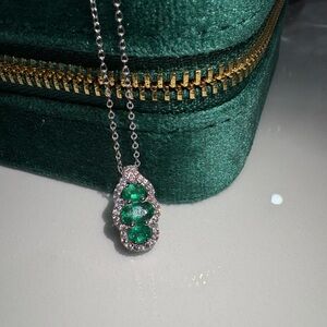 Elegant Silver and Green Pendant Necklace